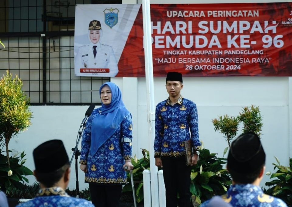 Bupati Pandeglang Irna Narulita saat pimpin Upacara Hari Sumpah Pemuda di halaman Sekretariat Kabupaten Pandeglang, Senin/ FOTO: HO-Pemkab Pandeglang