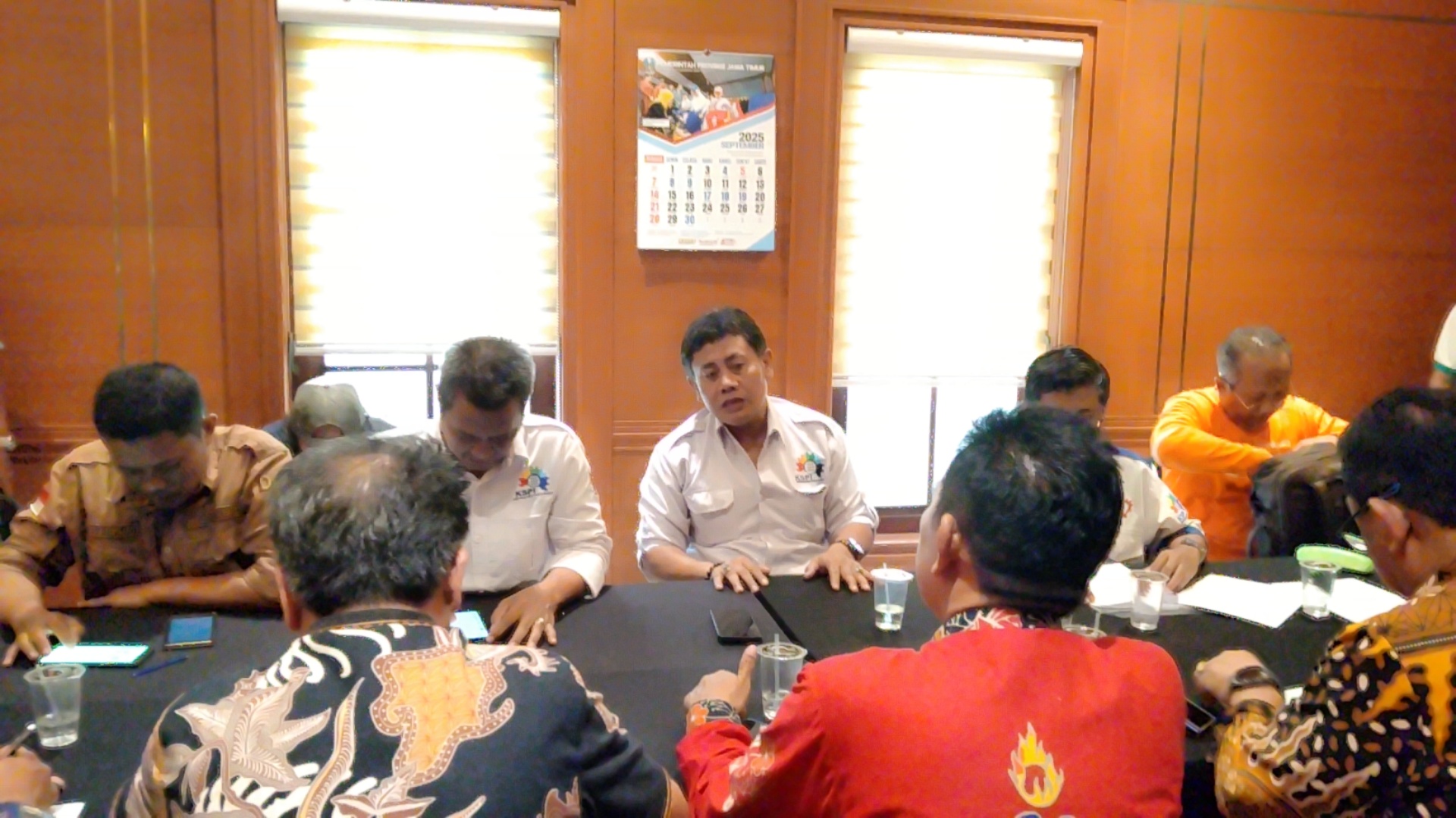 Buruh KSPI Jawa Timur Gelar Aksi di Depan Kantor Gubernur, Sodorkan Konsep Perhitungan UMK 2026 Berbasis KHL