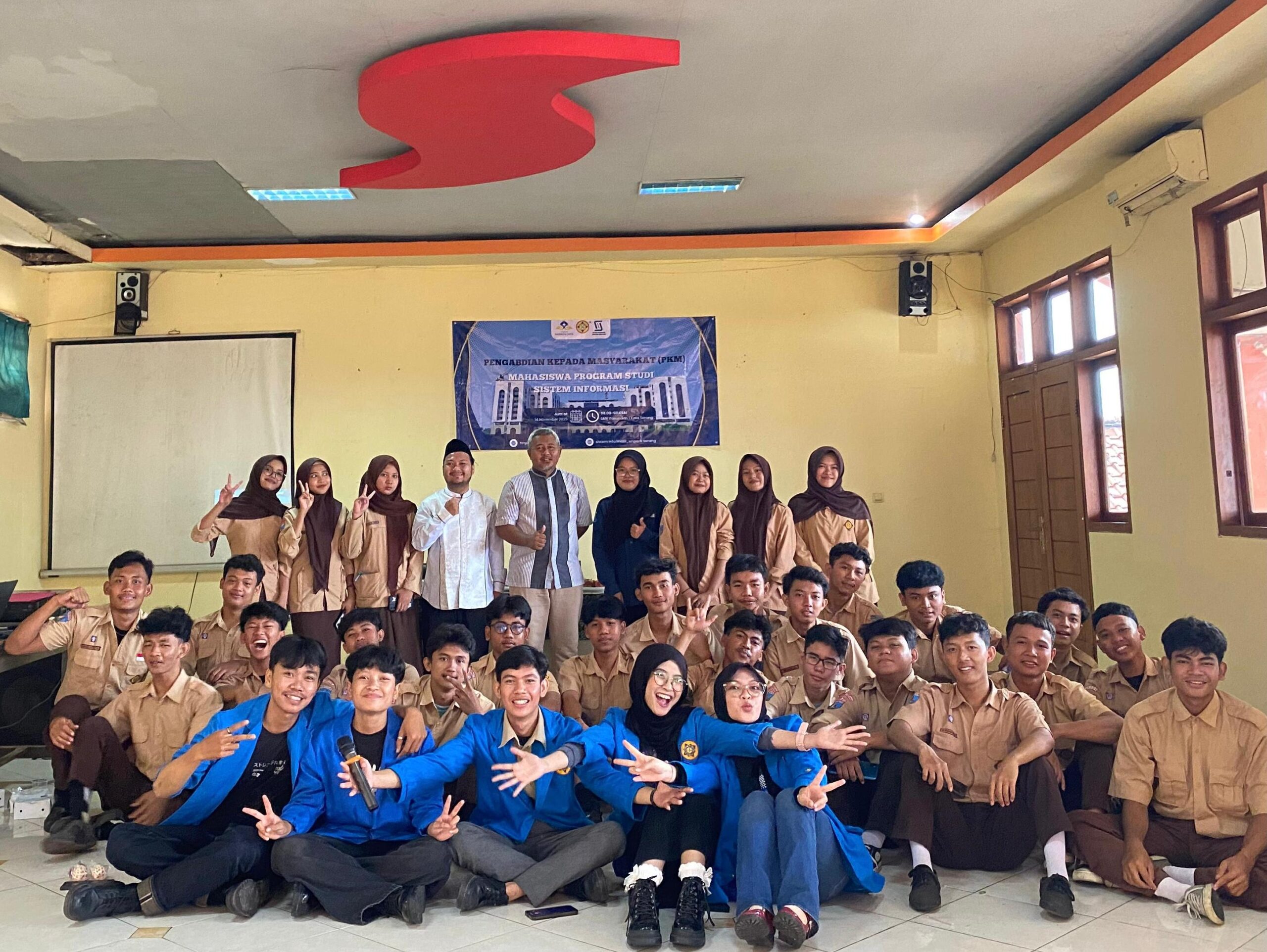 Bangun Personal Branding, Prodi Sistem Informasi Unpam Gelar Pelatihan Pembuatan Website Portofolio di SMK Pasundan 1 Kota Serang