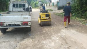 Camat Karangtanjung dan Lurah Pagadungan Tunjukkan Respons Cepat, Jalan Kp. Sukarehe RW 02 Mulai Diperbaiki Setelah 5 Tahun Terbengkalai‎
