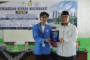Mahasiswa Universitas Pamulang Kenalkan Sistem Absensi Berbasis RFID di SMAS Mathla’ul Anwar Cinangka